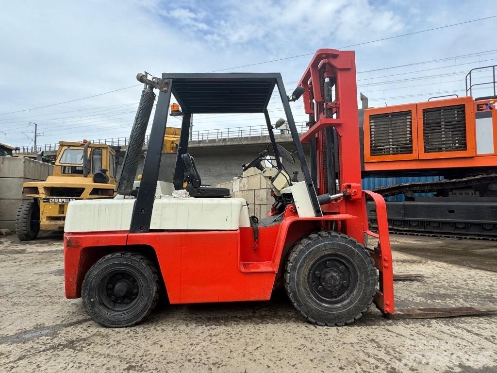 Nissan WF03A35U Diesel Trucker