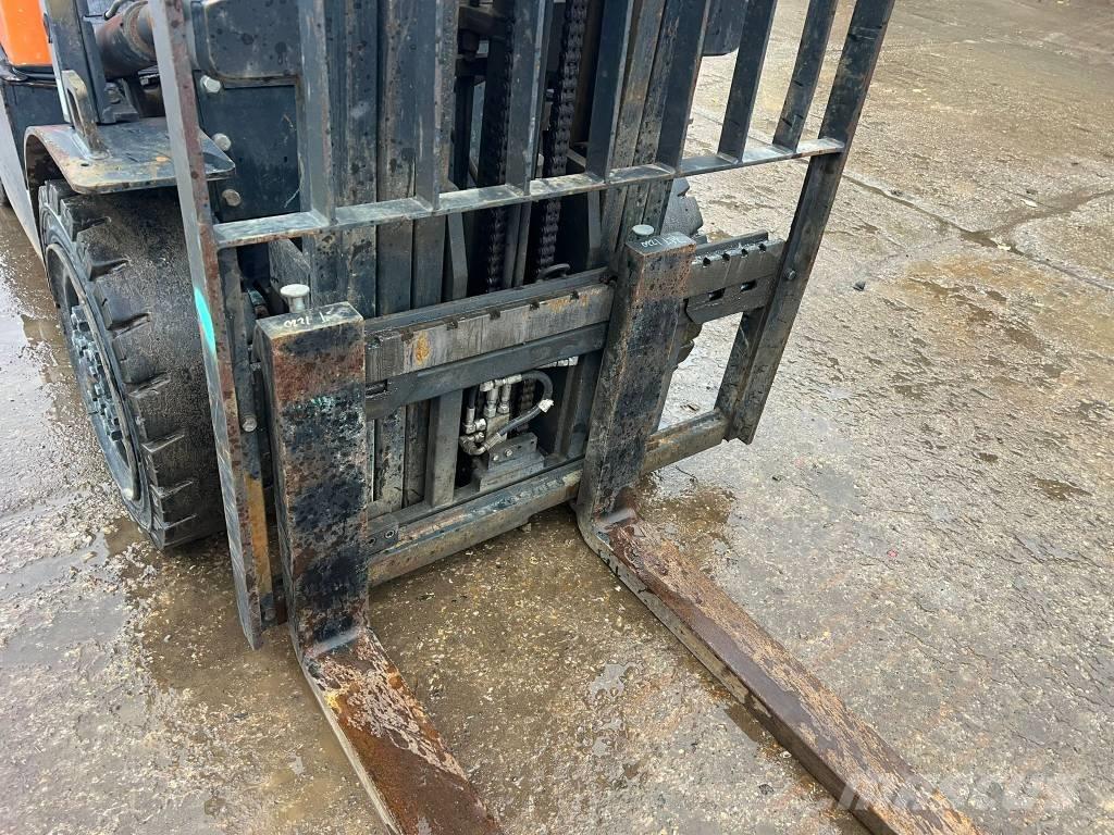 Doosan D 30 GP Diesel Trucker