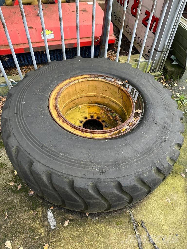 Komatsu WA200 Hjullastere