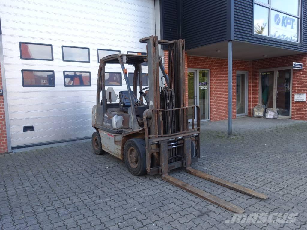 Nissan Y1D2A200 Diesel Trucker