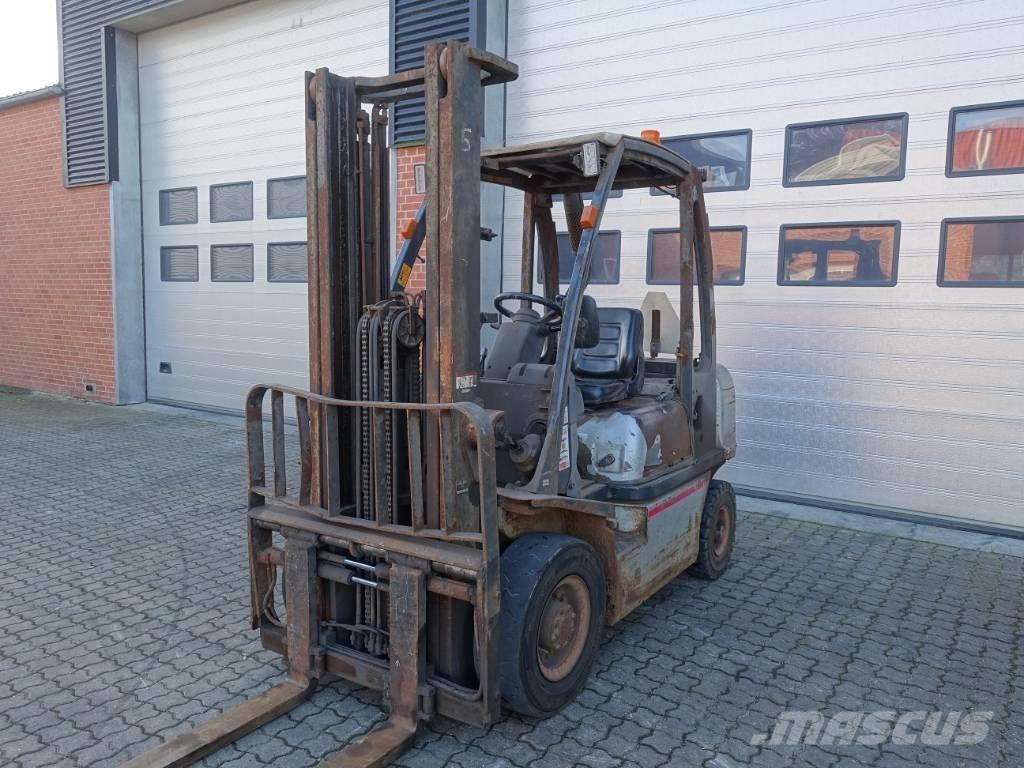 Nissan Y1D2A200 Diesel Trucker