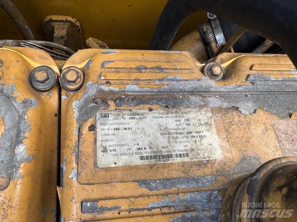 CAT 374DL Beltegraver