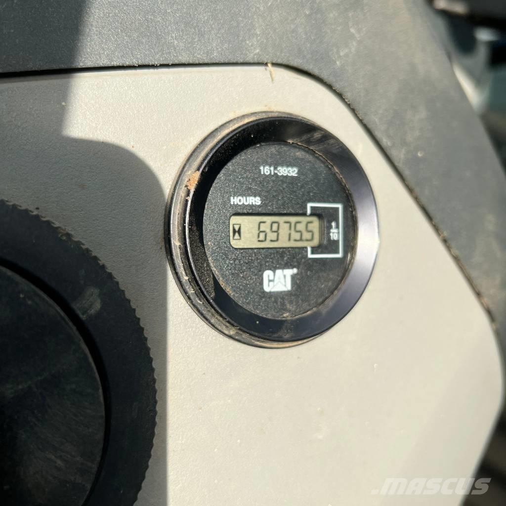 CAT 444 E Traktorgravere