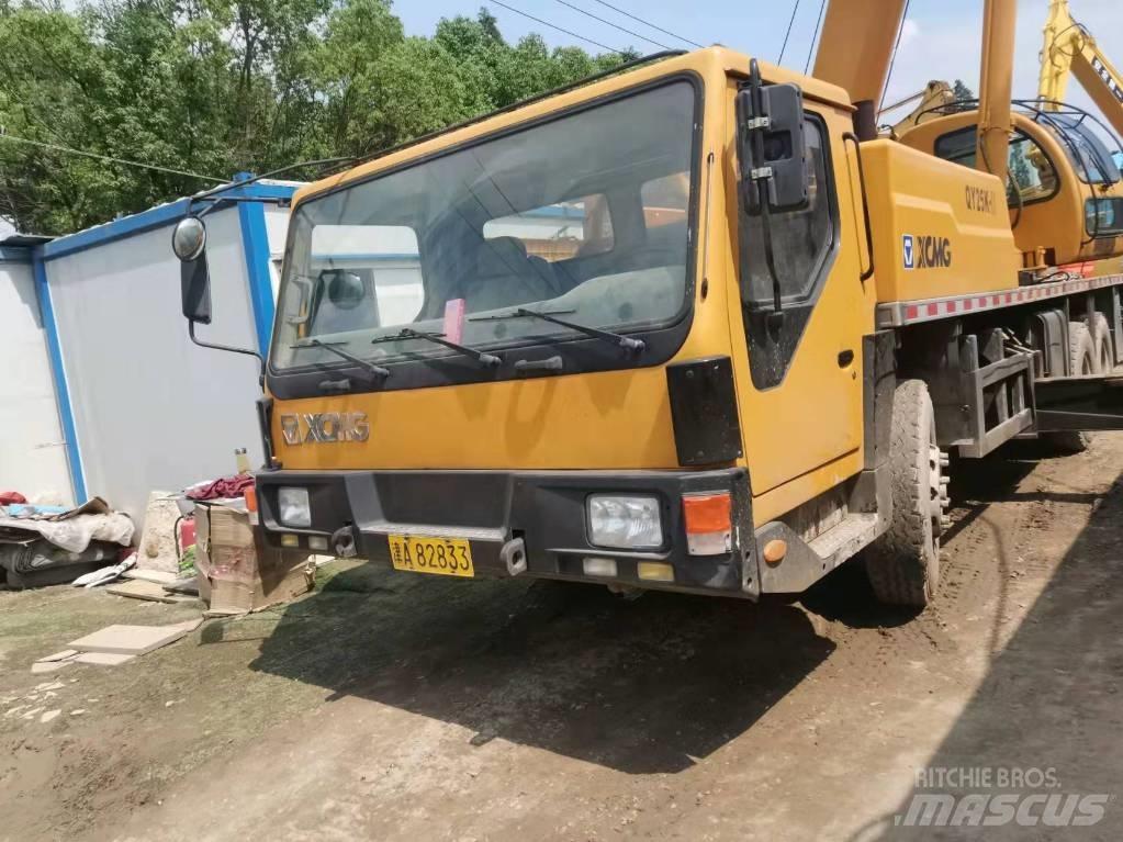 XCMG QY25K Allterreng kraner