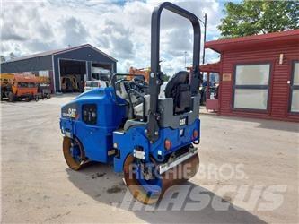 CAT CB 22B Tandem Valser
