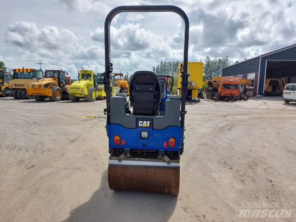 CAT CB 22B Tandem Valser