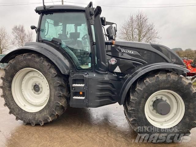 Valtra T214 Versu Traktorer