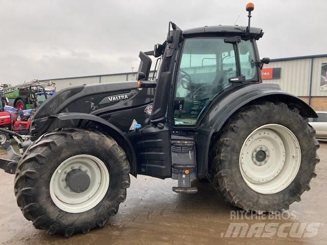 Valtra T214 Versu Traktorer
