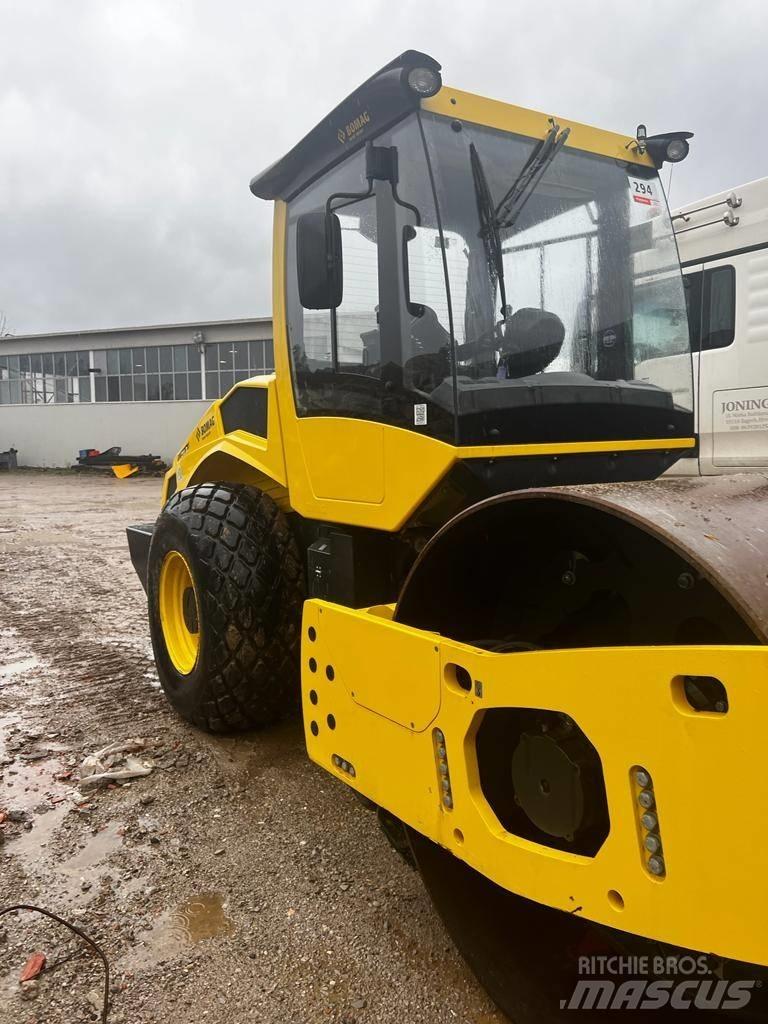 Bomag BW211 D5 Valsetog