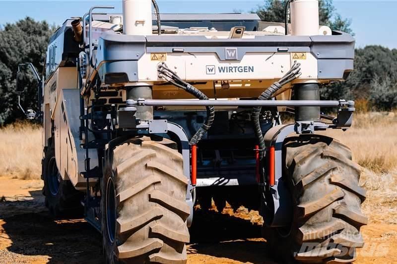 Wirtgen WR240 Andre lastebiler