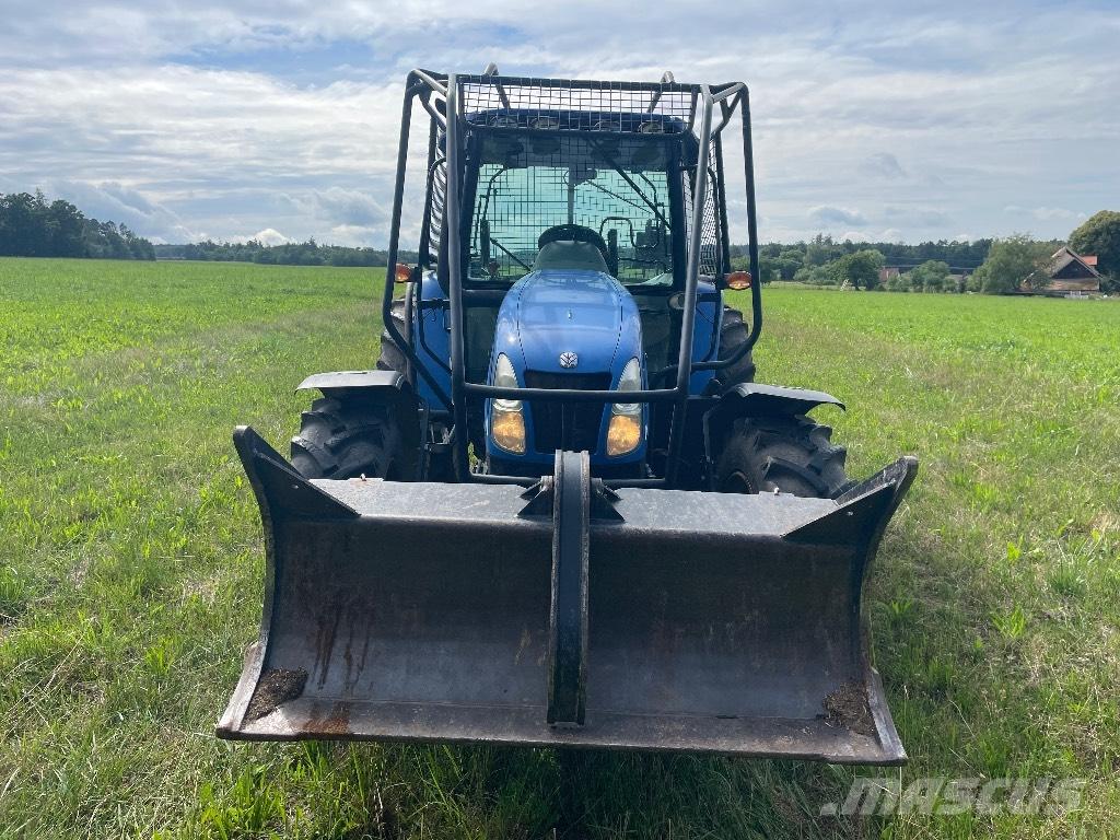 New Holland  T5050 Traktor med skogsutstyr