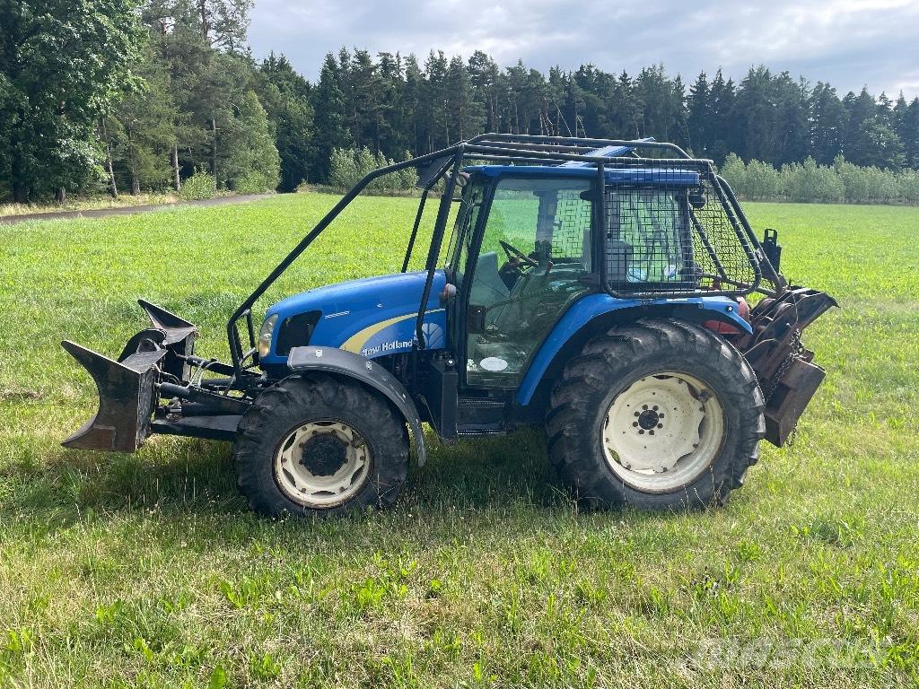 New Holland  T5050 Traktor med skogsutstyr