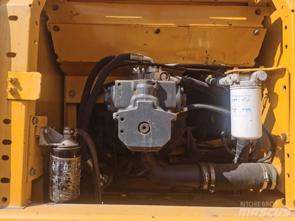Komatsu PC 220-7 Beltegraver