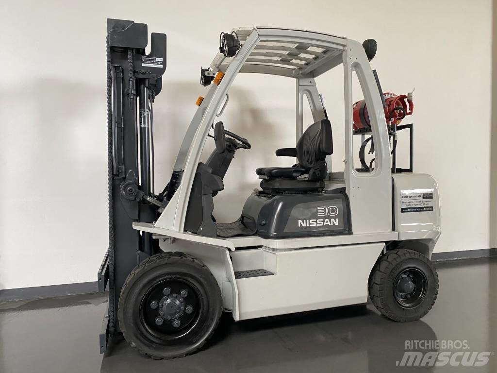 Nissan UG1D2A30LQ Propan trucker