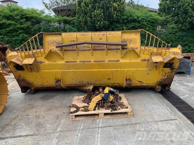 Komatsu D 155 AXI-8 Dozere Beltegående