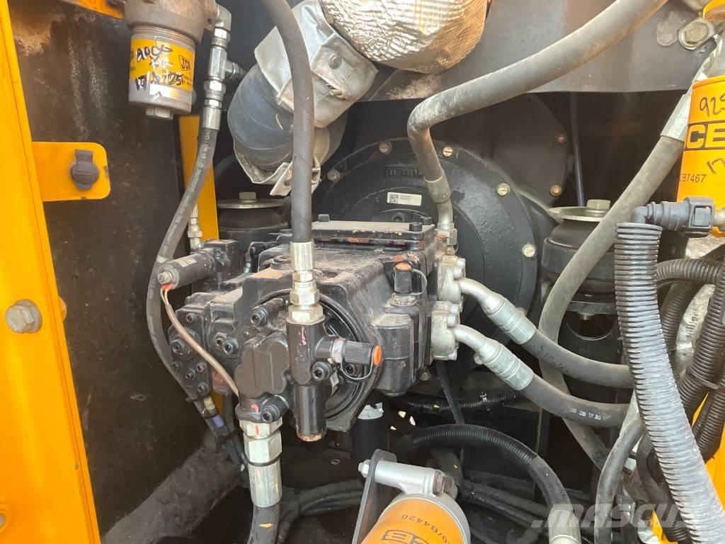 JCB JS 130 LC 4F Beltegraver