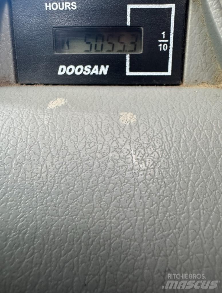 Doosan DX 140 W Hjulgravere
