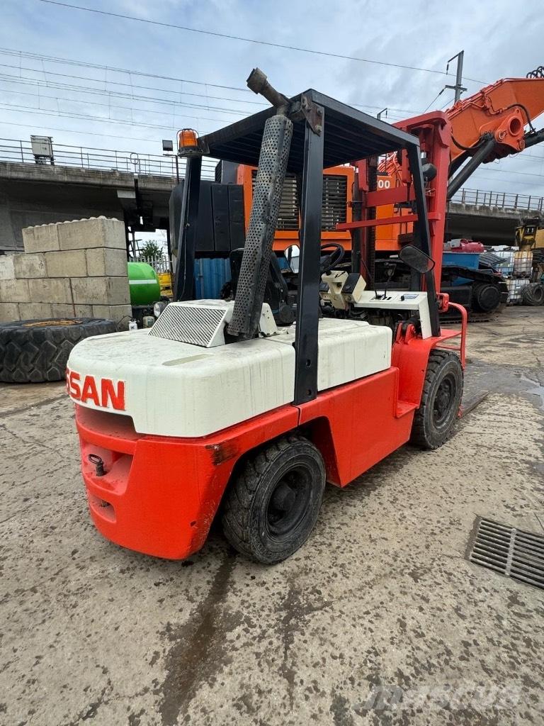 Nissan WF03A35U Diesel Trucker