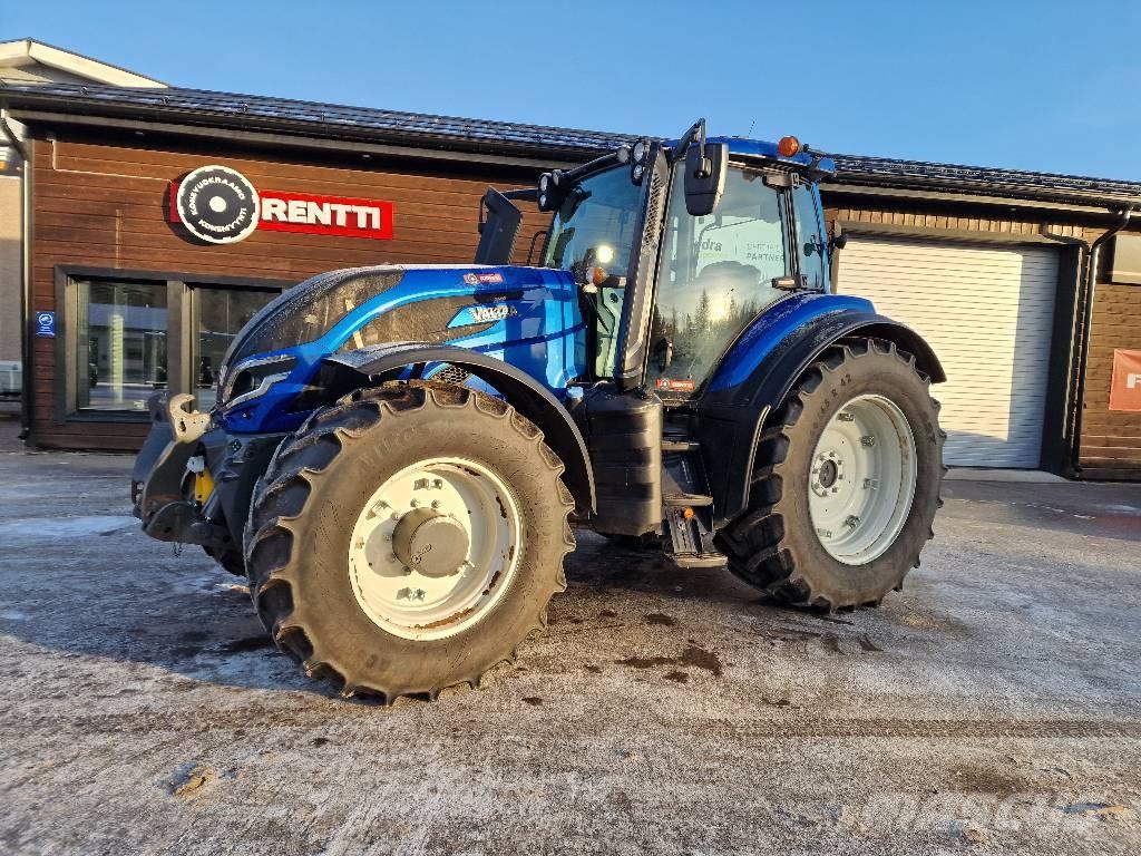 Valtra T 215 V Traktorer