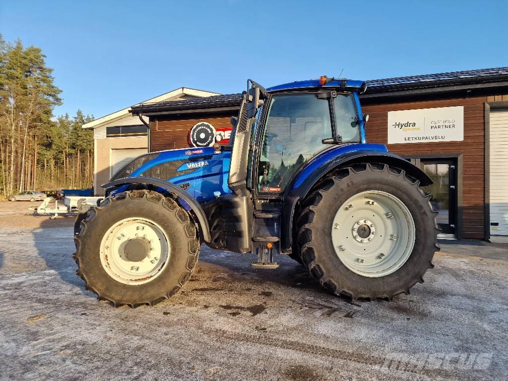 Valtra T 215 V Traktorer