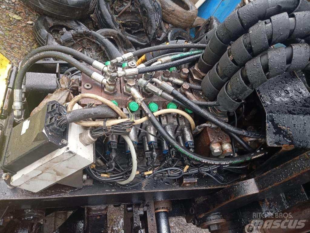 Hyundai 220 HXNLC Gravemaskiner