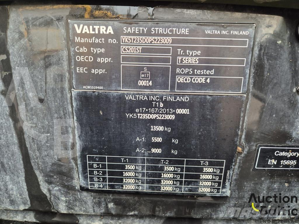 Valtra T235 Traktorer