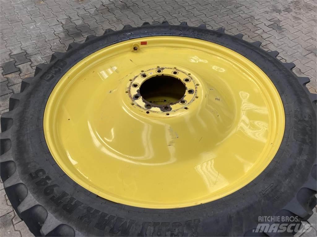 BKT 320/90R54 Dekk, hjul og felger