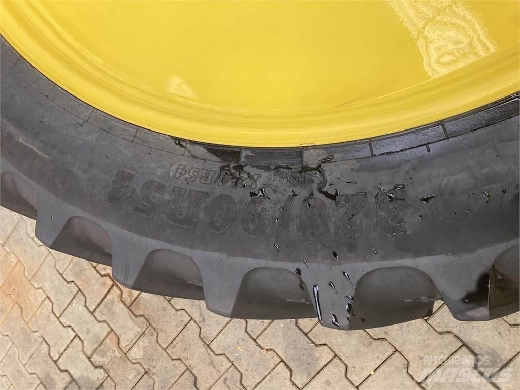 BKT 320/90R54 Dekk, hjul og felger