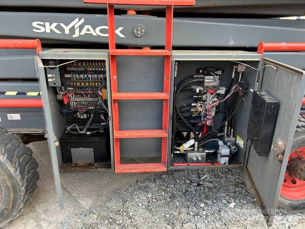 SkyJack SJ 8841 RT Sakselifter