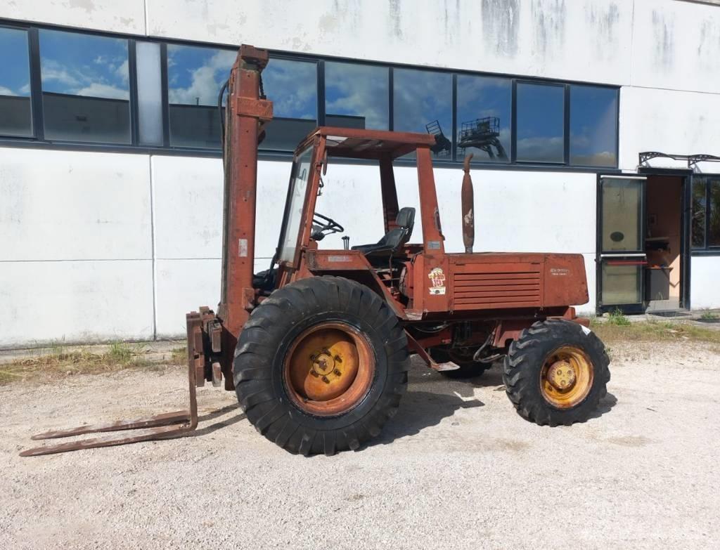 Manitou 4RM30G Diesel Trucker