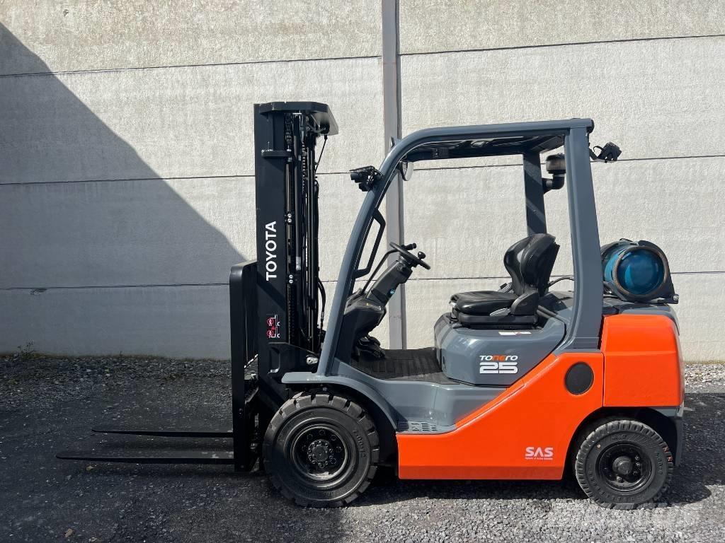 Toyota 02-8 FGF 25 Propan trucker