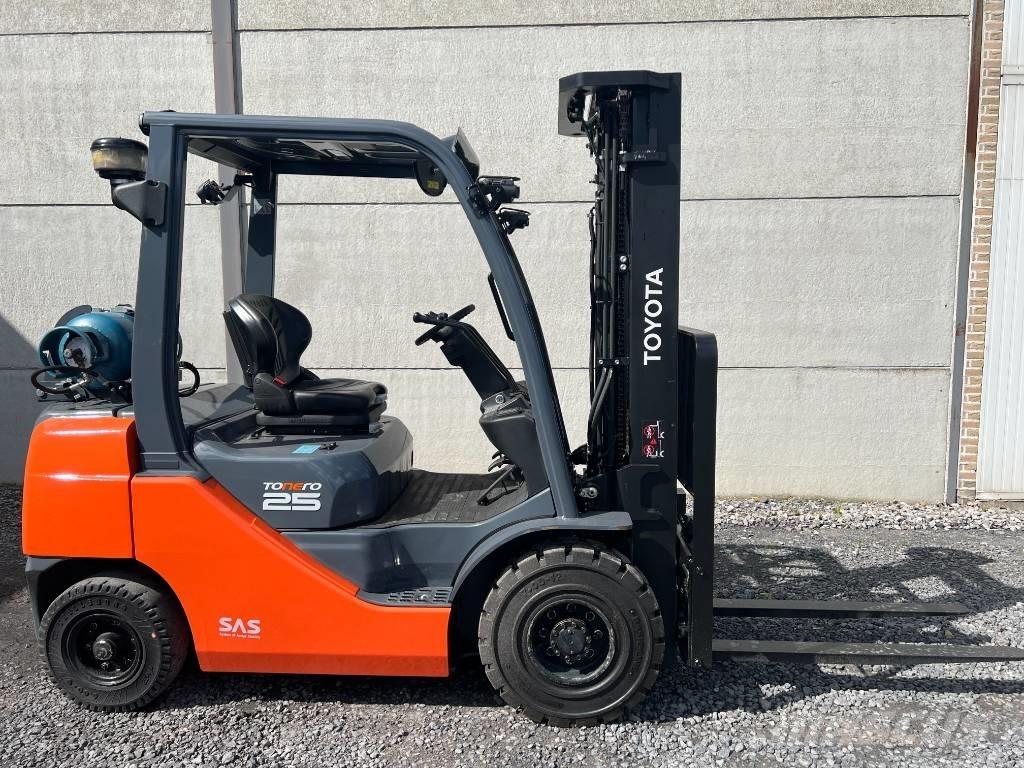 Toyota 02-8 FGF 25 Propan trucker