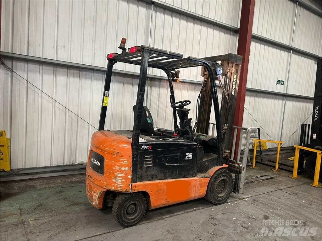 Doosan B25X-5 Elektriske trucker
