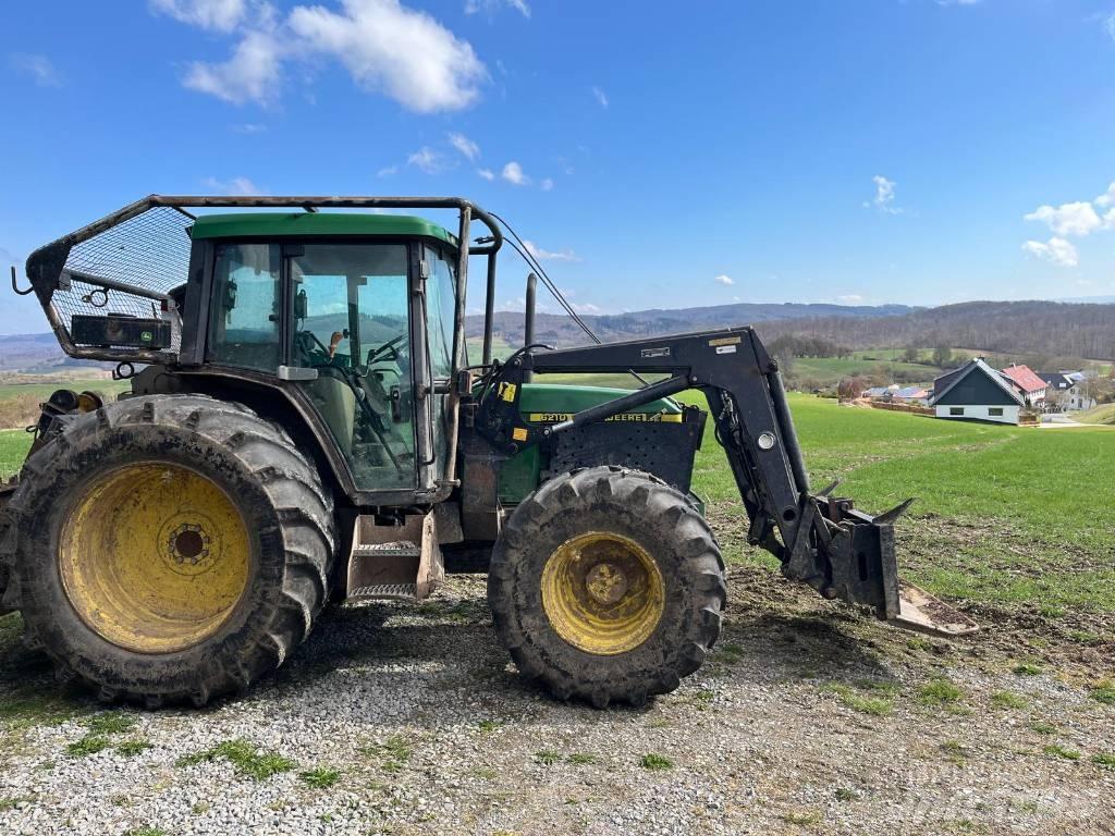 John Deere 6210 Traktor med skogsutstyr