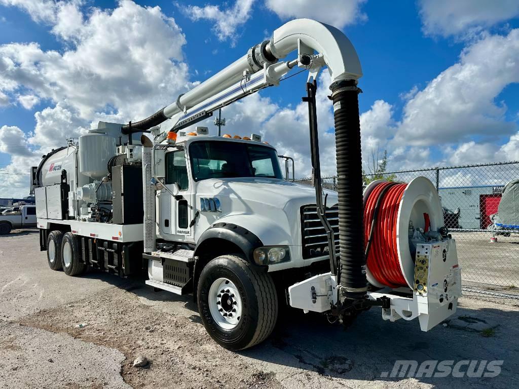 Mack GU713 Slamsugere