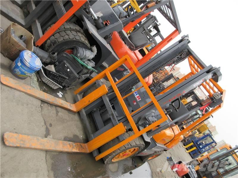 TCM FD 30 Diesel Trucker