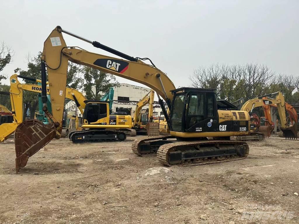 CAT 323D Beltegraver