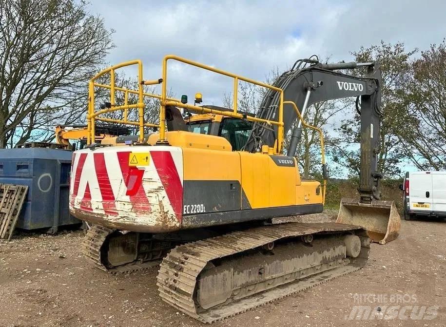 Volvo EC 220 DL Beltegraver