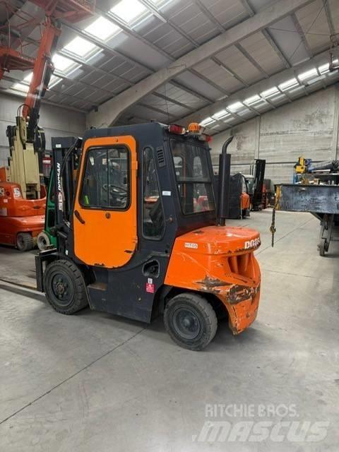 Doosan FD30 Diesel Trucker