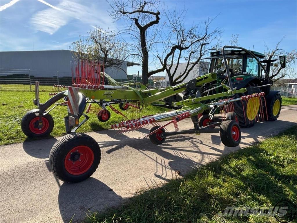 CLAAS Liner 2700 Svanser