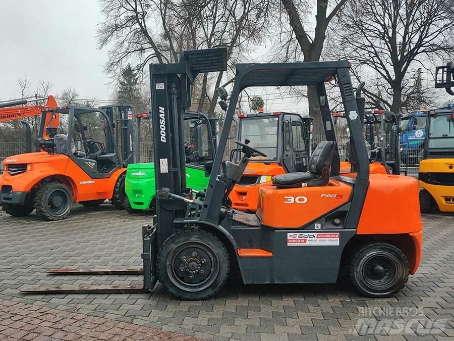 Doosan D30G Diesel Trucker