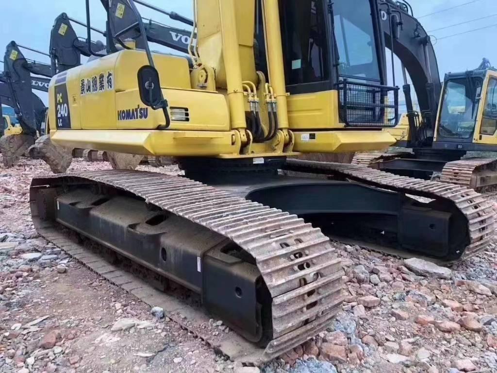 Komatsu PC 240 Beltegraver