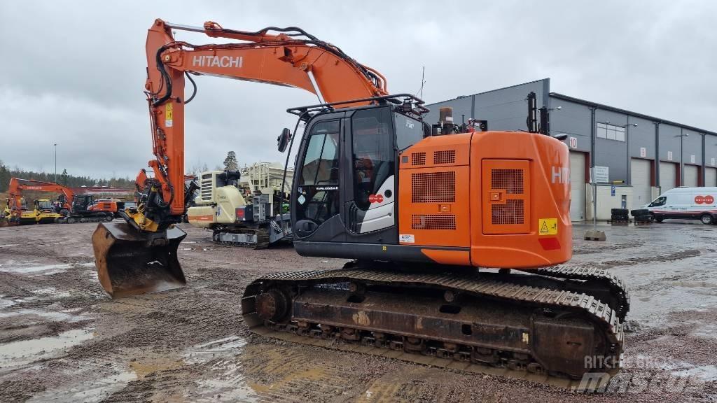 Hitachi ZX225USLC-6 Beltegraver