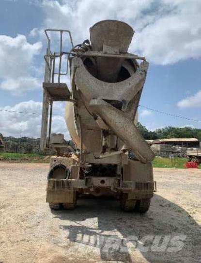 Iveco Trakker 440 Betongbiler