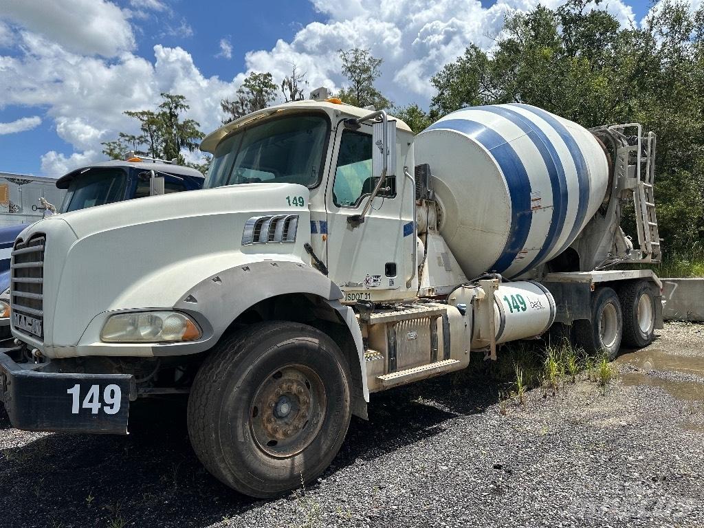 Mack GU 800 Andre lastebiler