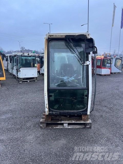 Liebherr A 314 CAB Førerhus og Interiør