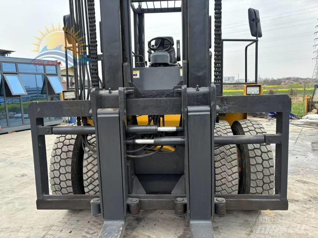Komatsu FD 200 Diesel Trucker