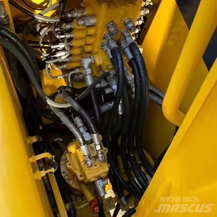 Komatsu PC130 Beltegraver