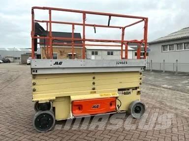 JLG 3246 ES Sakselifter