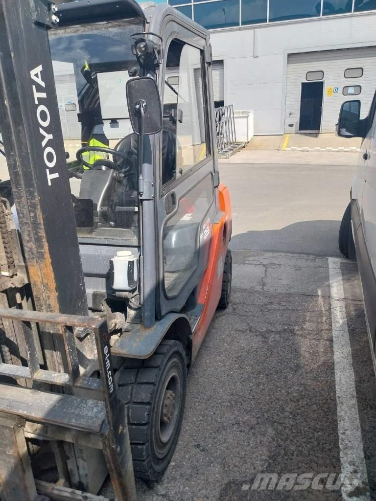 Toyota 02-8FDF25 Diesel Trucker